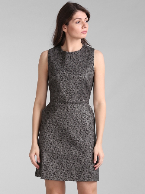 

GAP Women Grey & Black Structured Fit And Flare Dress