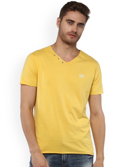 

SPYKAR Men Yellow Solid V-Neck T-shirt