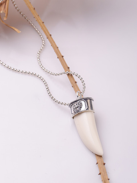 

Dare by Voylla Men Silver-Toned Claw Handcrafted Pendant with Chain