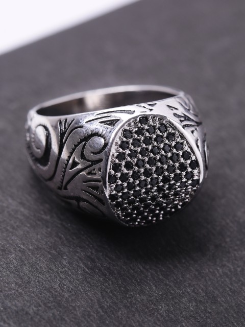 

Dare by Voylla Men Silver-Toned & Black Stone-Studded Oxidised Finger Ring