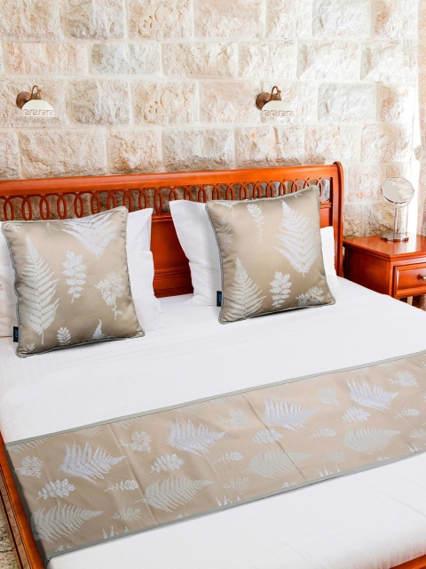 

S9home by Seasons Beige & White Bed Runner with Cushion Covers