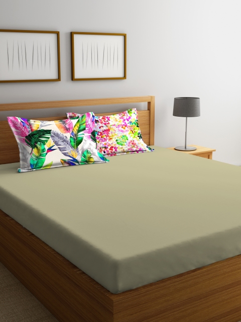 

Portico New York Khaki Graphic Flat 210 TC Cotton King Bedsheet with 2 Pillow Covers