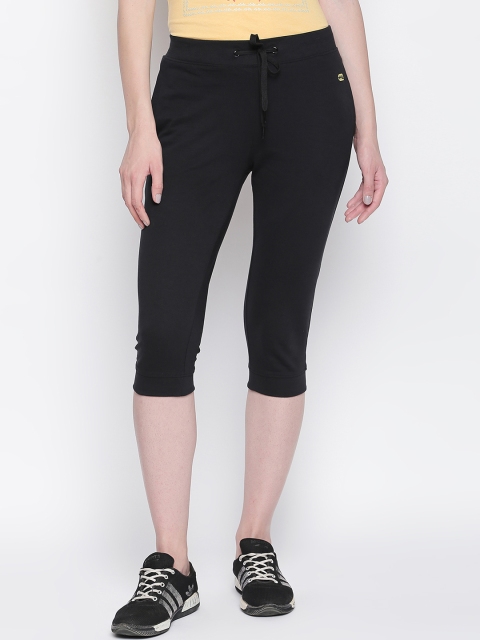 

Ajile by Pantaloons Women Black Solid Regular Fit Capris