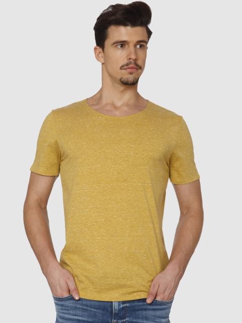 

SELECTED Men Yellow Solid Round Neck T-shirt
