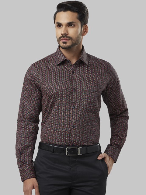 

Raymond Men Black & Red Regular Fit Printed Semiformal Shirt