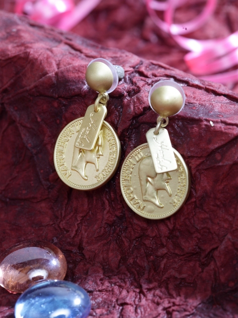 

SASSAFRAS Gold-Plated Contemporary Drop Earrings