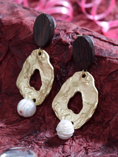 

SASSAFRAS Gold-Plated Contemporary Drop Earrings
