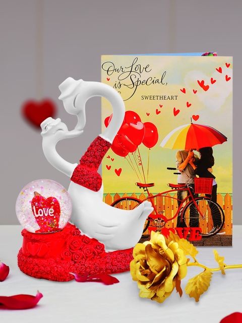 

Archies Red & White Pack of 3 Valentines Day Showpiece with Rose & Greeting Card