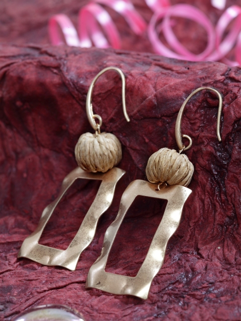 SASSAFRAS Gold-Toned Contemporary Drop Earrings