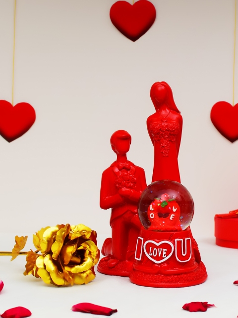

Archies Multicoloured Combo of Love Figurine & Rose, Multi