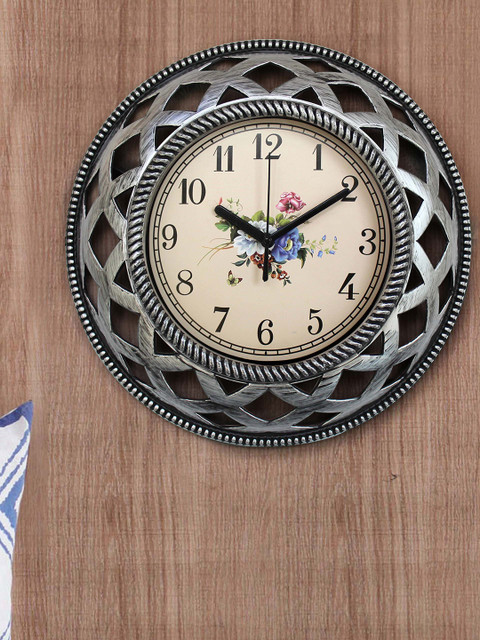 

TIED RIBBONS Silver-Toned Round Textured 30 cm Analogue Wall Clock