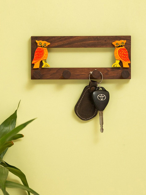 

ExclusiveLane Brown & Yellow Handmade The Owl Hookup Wooden Key Holder