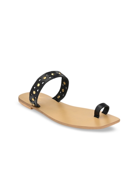 

AADY AUSTIN Women Black Textured One Toe Flats