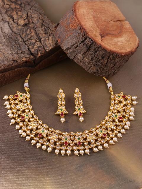 

Voylla Women Gold-Toned & White Stone-Studded Jaali Work Jewellery Set