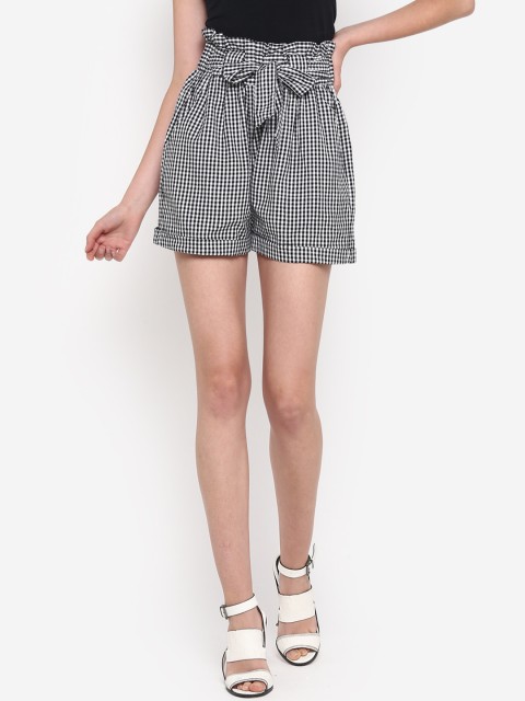 

Indietoga Women Black Checked Loose Fit Regular Shorts