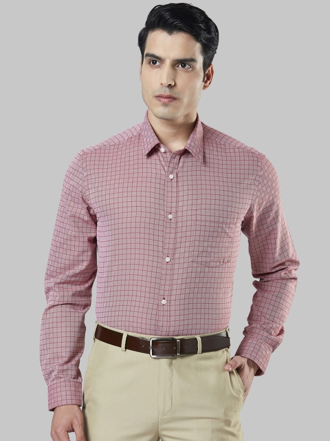 

Next Look Men Red Regular Fit Checked Formal Shirt