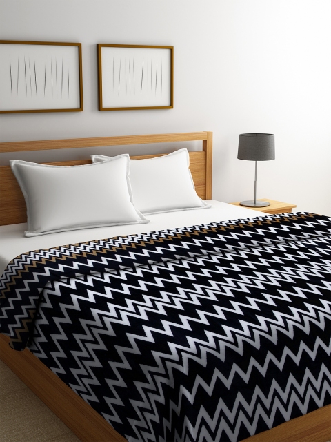 

Portico New York Black & White Abstract AC Room 210 GSM Double Bed Blanket