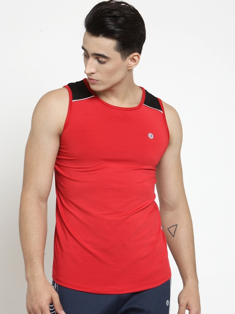 

BUKKUM Men Red Solid Round Neck T-shirt