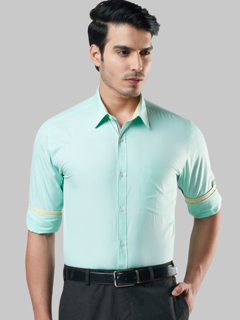 

Next Look Men Green Slim Fit Solid Semiformal Shirt
