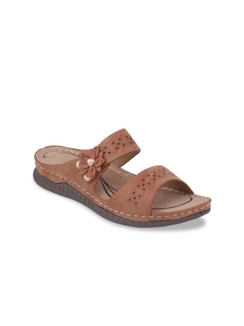 

pelle albero Women Tan Textured Heels