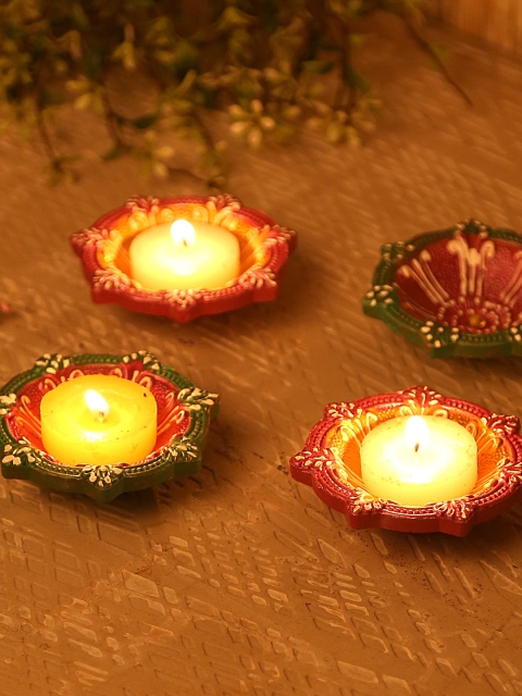 

Aapno Rajasthan Set of 4 Circular Handpainted Terracotta Diyas, Pink