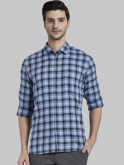 

Parx Men Blue Regular Fit Checked Casual Shirt