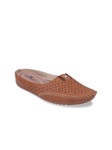 

pelle albero Women Khaki Loafers