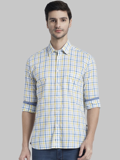 

Parx Men White & Blue Regular Fit Checked Casual Shirt