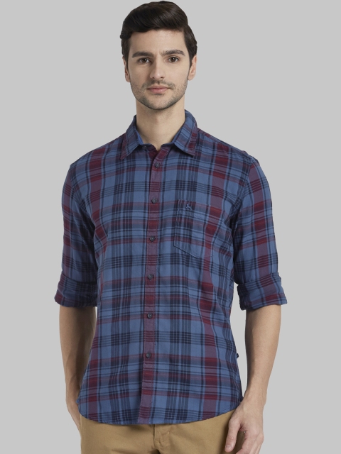 

Parx Men Blue & Maroon Regular Fit Checked Casual Shirt