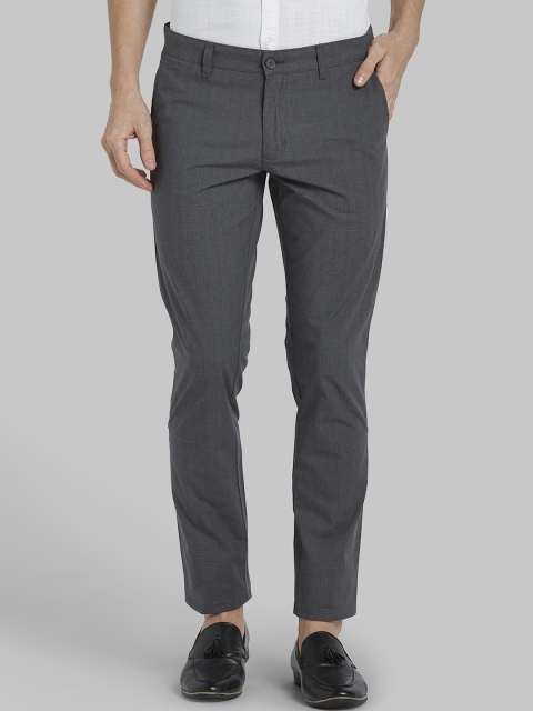 

Parx Men Grey & Black Regular Fit Checked Regular Trousers