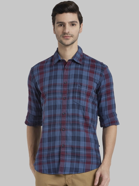 

Parx Men Blue & Red Regular Fit Checked Casual Shirt