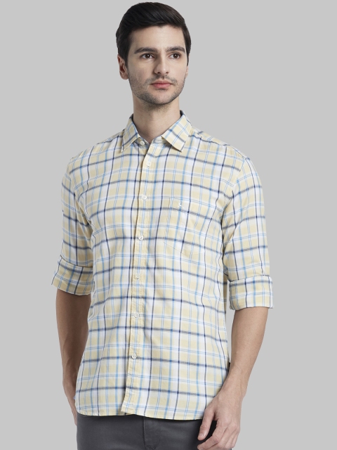 

Parx Men Yellow Regular Fit Checked Casual Shirt