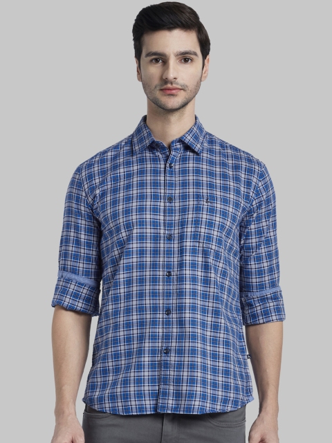 

Parx Men Blue & White Regular Fit Checked Casual Shirt