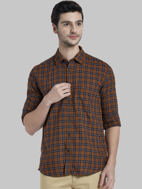 

Parx Men Brown & Navy Blue Regular Fit Checked Casual Shirt