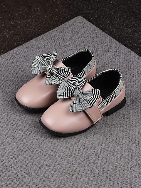 

Walktrendy Girls Peach-Coloured Solid Ballerinas