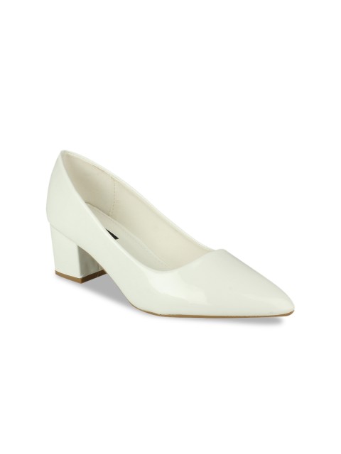 

Flat n Heels Women White Solid Pumps