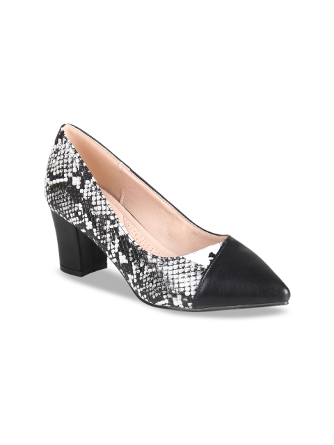 

Flat n Heels Women Black & White Textured Pumps