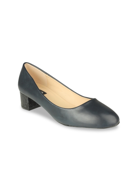 

Flat n Heels Women Black Solid Pumps