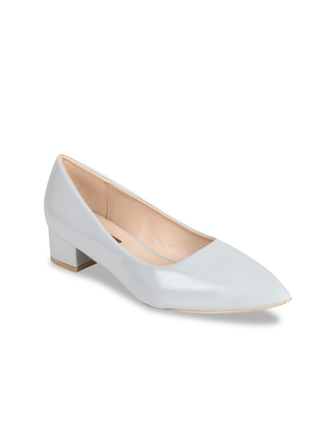 

Flat n Heels Women Grey Solid Pumps