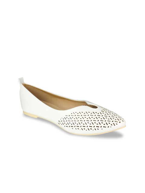 

Flat n Heels Women White Textured Ballerinas