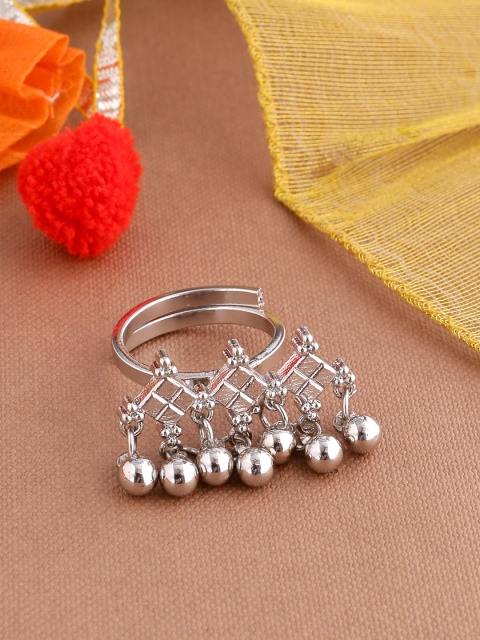 

Studio Voylla Women Silver-Plated Oxidized Ring