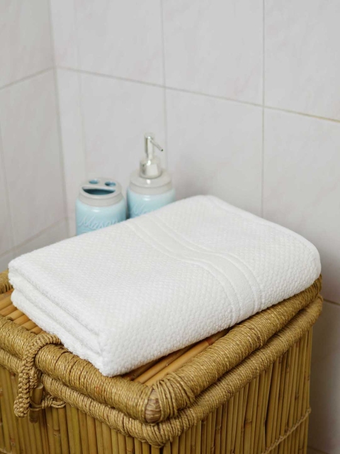 

Avira Home White Solid 550 GSM Cotton Bath Towel