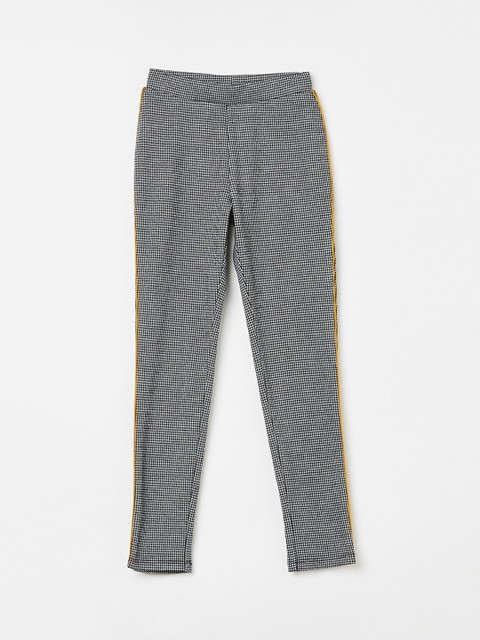 

Fame Forever by Lifestyle Girls Black & White Regular Fit Checked Regular Trousers