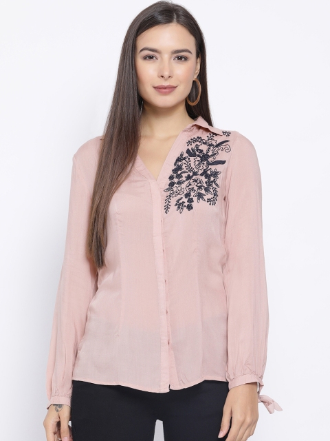 

Oxolloxo Women Peach-Coloured Regular Fit Printed Casual Shirt