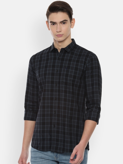 

Solly Jeans Co. Men Black & Green Regular Fit Checked Casual Shirt