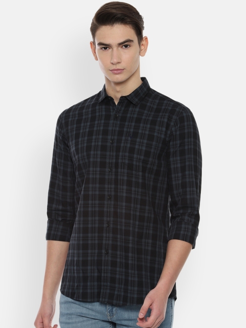 

Solly Jeans Co. Men Black & Green Regular Fit Checked Casual Shirt