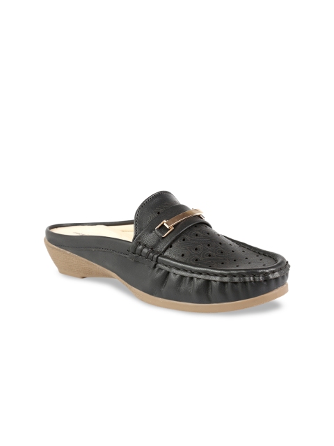 

meriggiare Women Black Loafers