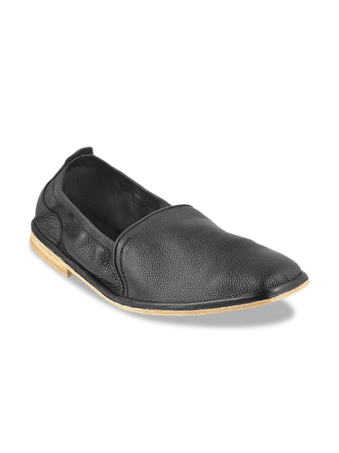 

Metro Men Black Textured Leather Loafers