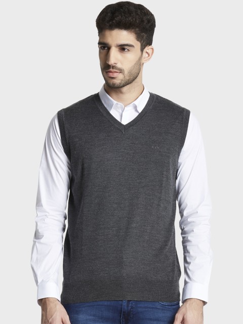 

ColorPlus Men Grey Solid Sleeveless Sweater