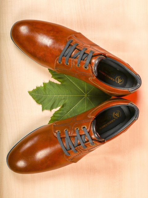 

Alberto Torresi Men Tan Brown Derbys